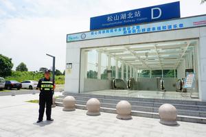 地铁安全员